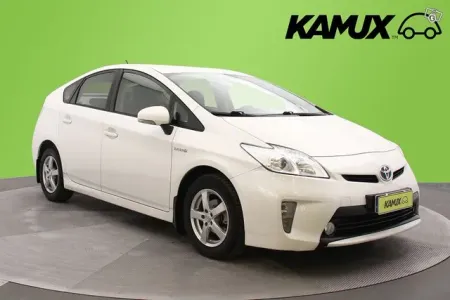 Toyota Prius Active / Suomi-auto / Vakkari / Navigointi / Peruutuskamera / HUD /